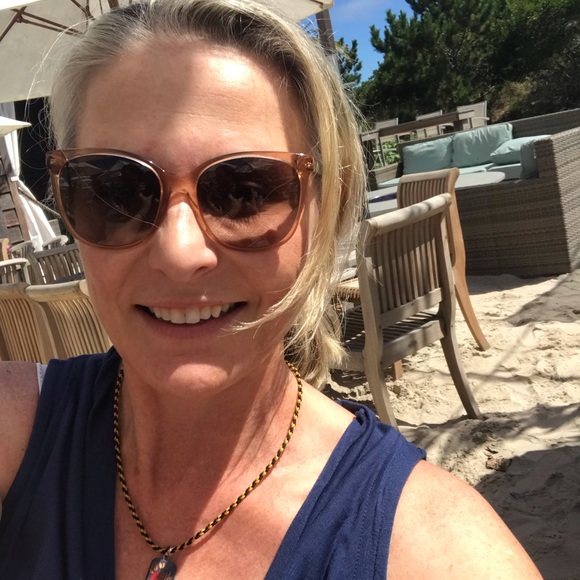 Meet your Posher, Jennifer - Picture 2 of 3